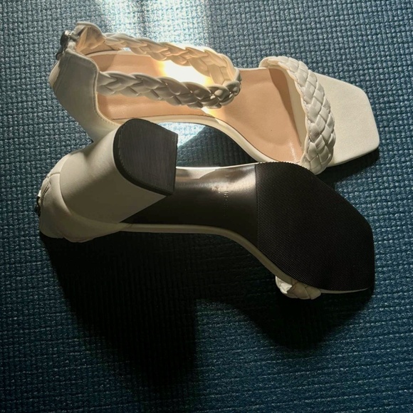 White heels - Picture 4 of 4